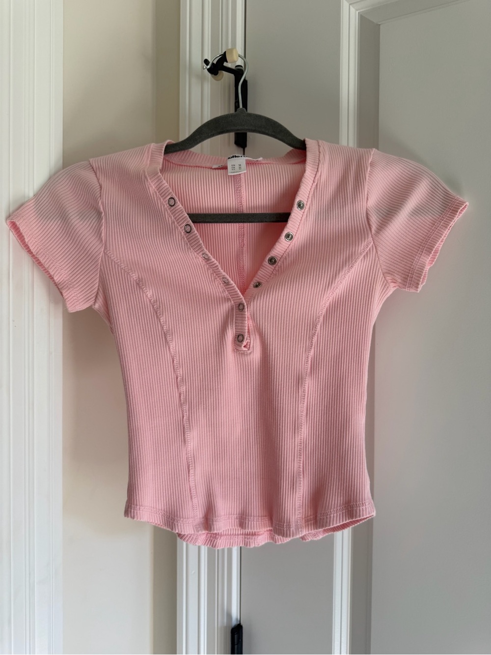 Charlotte Russe Soft Pink Ribbed Snap V-Neck Tee